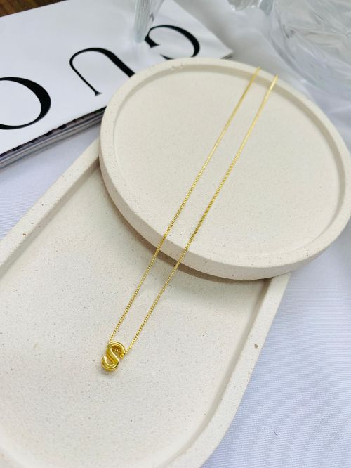 Colar Inicial Minimalista Dourado