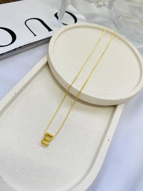 Colar Inicial Minimalista Dourado