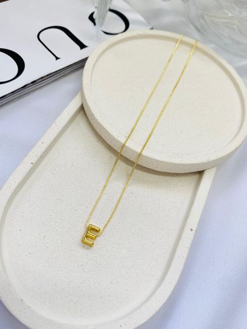 Colar Inicial Minimalista Dourado