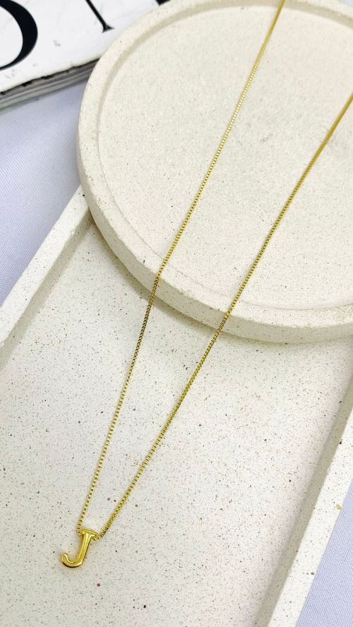 Colar Inicial Minimalista Dourado
