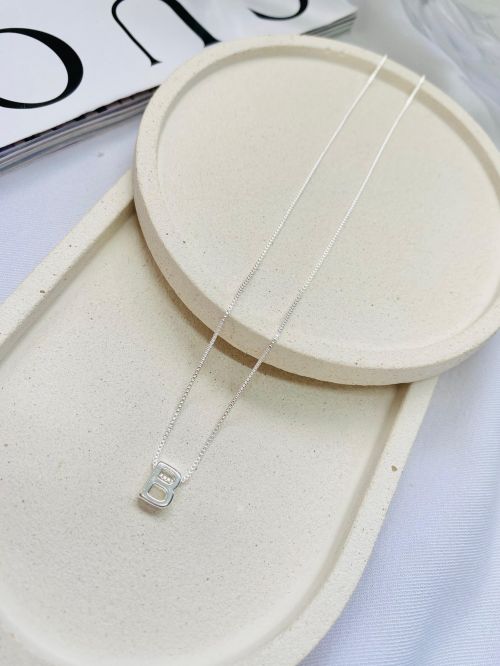 Colar Inicial Minimalista Prata