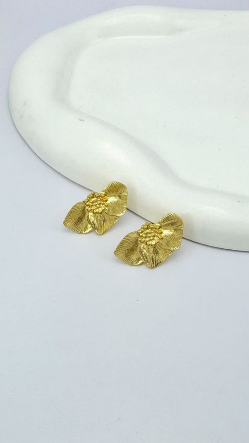 Brinco Meia Flor Cerejeira Dourado