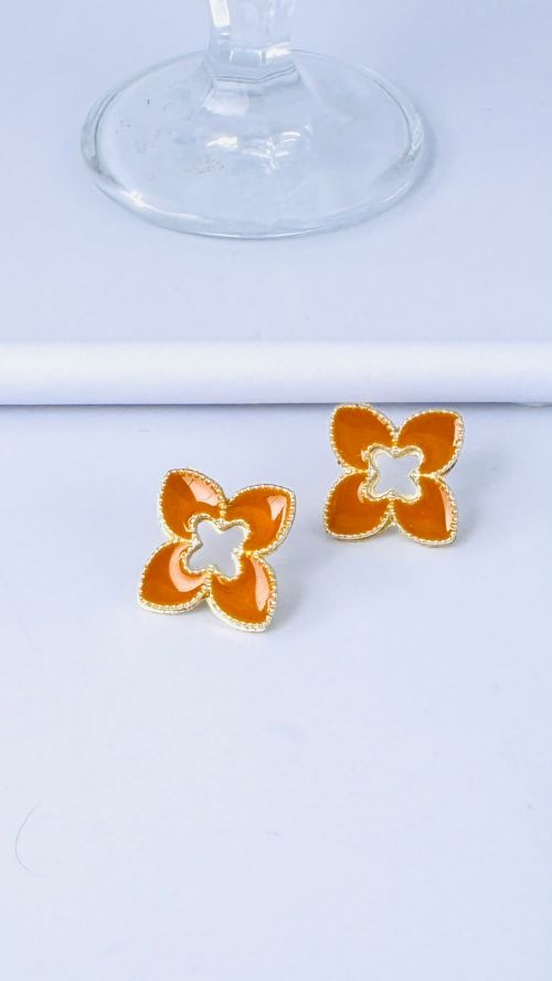 Brinco Flor Vazada Esmaltado Dourado