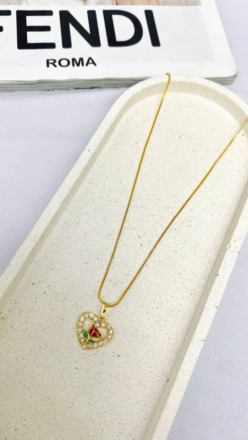 Colar Cora��o Flor Rosa Cravejado Dourado
