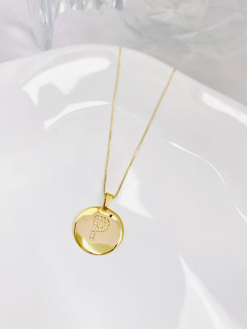 Colar Longo Medalha Inicial Cravejado Dourado Premium