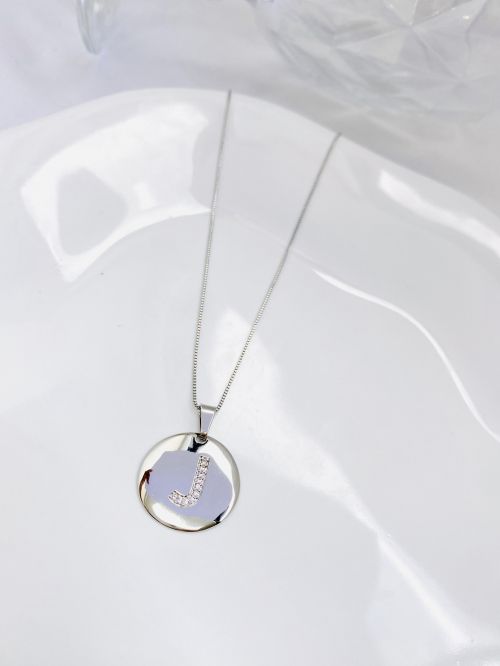 Colar Longo Medalha Inicial Cravejado Banho Diamante Premium