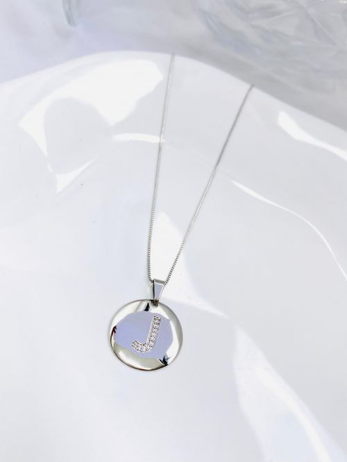 Colar Longo Medalha Inicial Cravejado Banho Diamante Premium