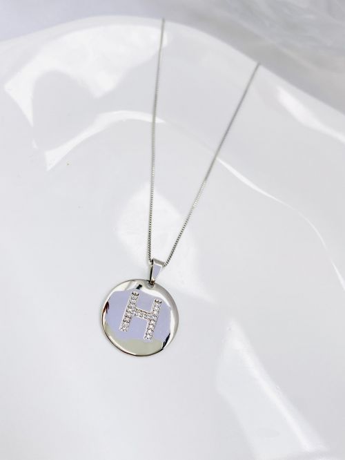 Colar Longo Medalha Inicial Cravejado Banho Diamante Premium