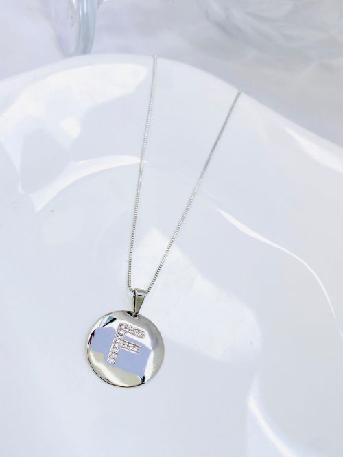 Colar Longo Medalha Inicial Cravejado Banho Diamante Premium