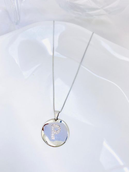 Colar Longo Medalha Inicial Cravejado Banho Diamante Premium
