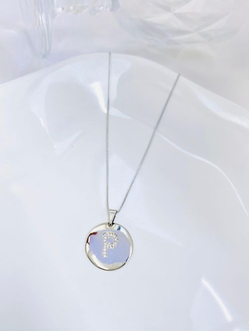 Colar Longo Medalha Inicial Cravejado Banho Diamante Premium