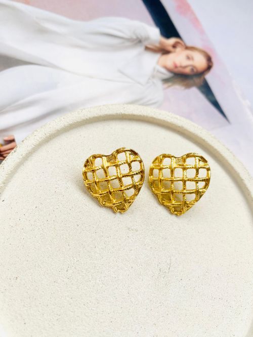Brinco Cora��o Quadriculado Dourado