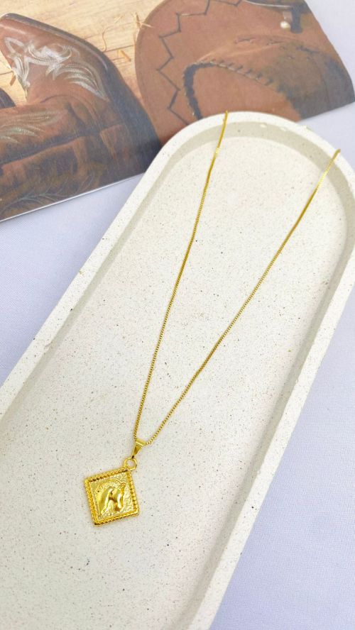 Colar Cavalo Premium Dourado