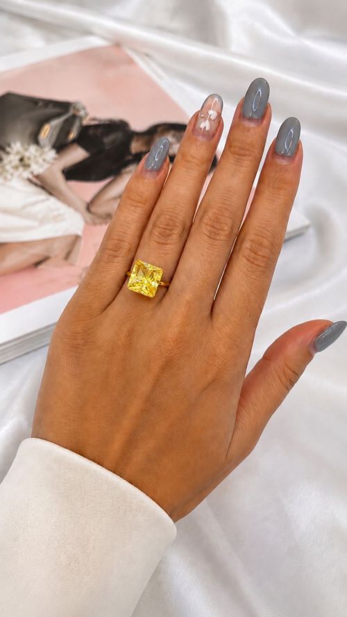 Anel Virginia Inspira��o Moissanite Quadrado Dourado