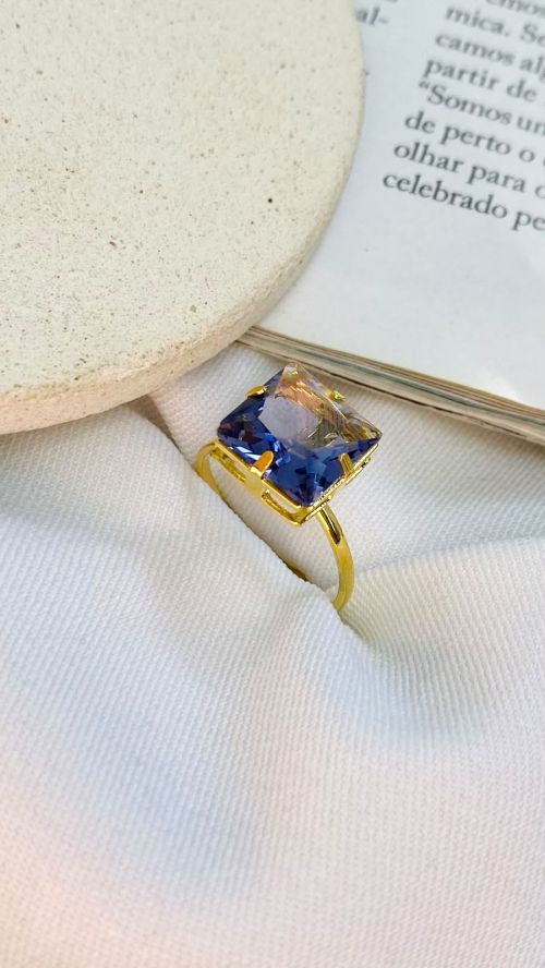 Anel Virginia Inspira��o Moissanite Quadrado Dourado