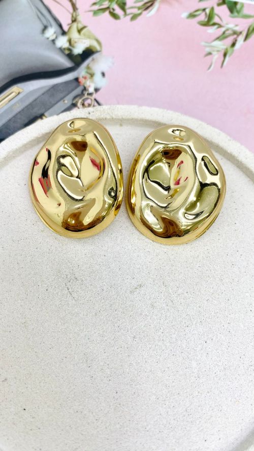 Brinco Oval Martelado Chic Dourado