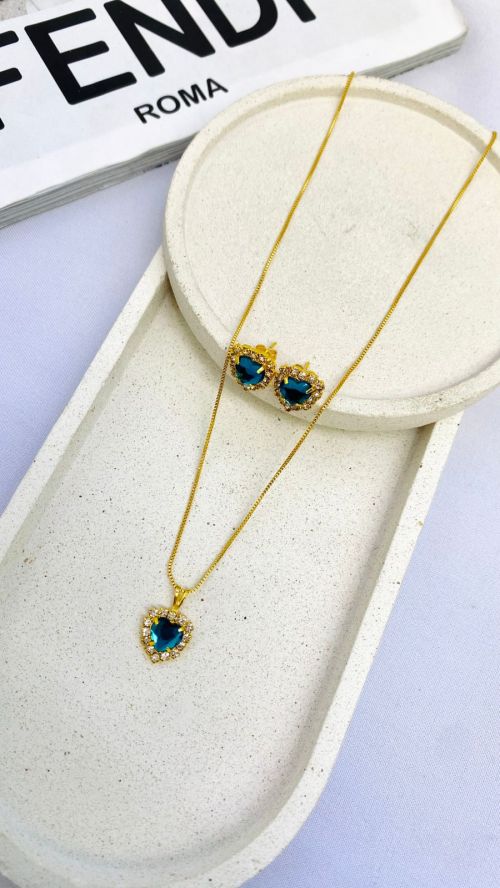 Conjunto Cora��o Realeza Cravejado Dourado