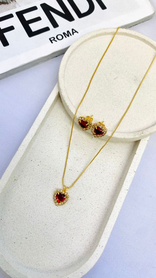 Conjunto Cora��o Realeza Cravejado Dourado