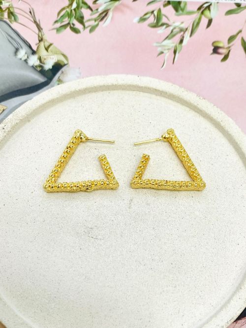 Argola Tri�ngulo de Luz Dourado