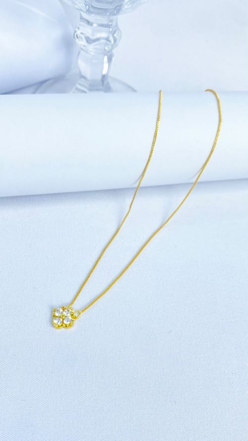 Colar Trevo Minimalista Brilhante Dourado