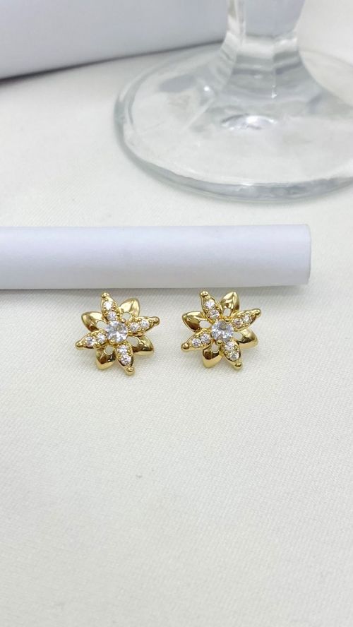 Brinco Flor Ponto de Luz Dourado