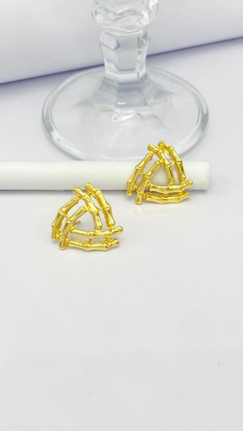 Brinco Tri�ngulo Chic Dourado