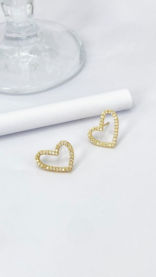 Brinco Cora��o Vazado Cravejado Dourado
