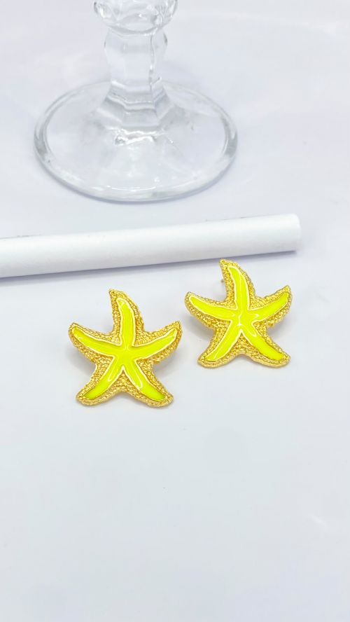 Brinco Estrela Praiana Esmaltado Dourado