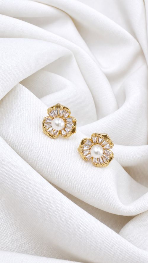 Brinco Flor De Cristal P�rola Dourado