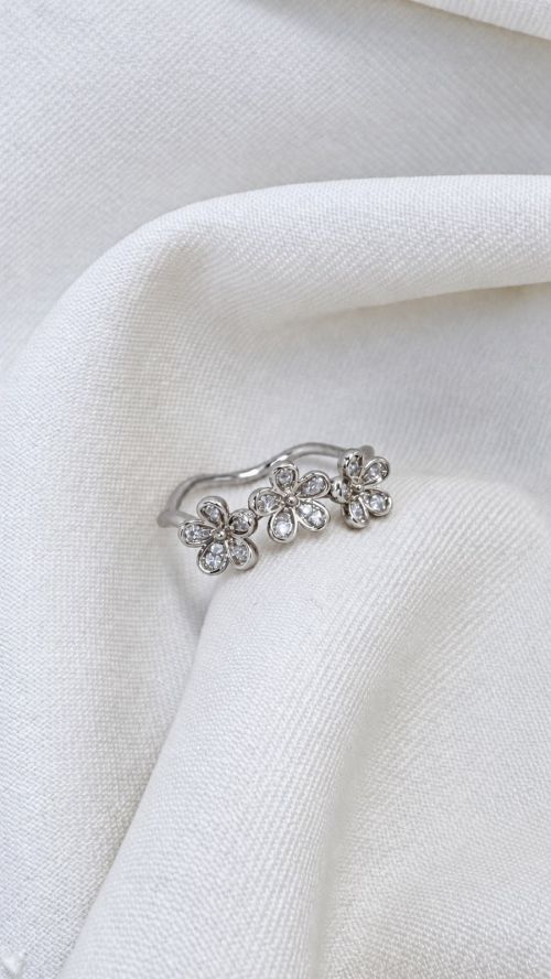 Anel Tr�s Flores Cristal  Prata