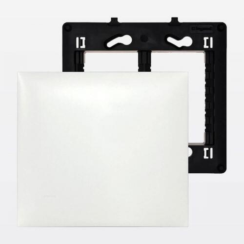 Conjunto 4x4 Placa Cega PIAL Plus+ Legrand