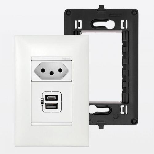 Conjunto 4x2 Tomada USB Dupla 3000mA USB-C + USB-A + Tomada 10A PIAL Plus+ Legrand