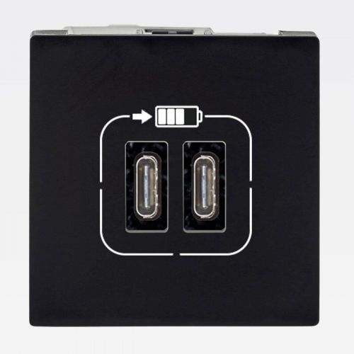Conjunto 4x2 Tomada USB-C Dupla e Tomada 10A PIAL Plus+ Legrand