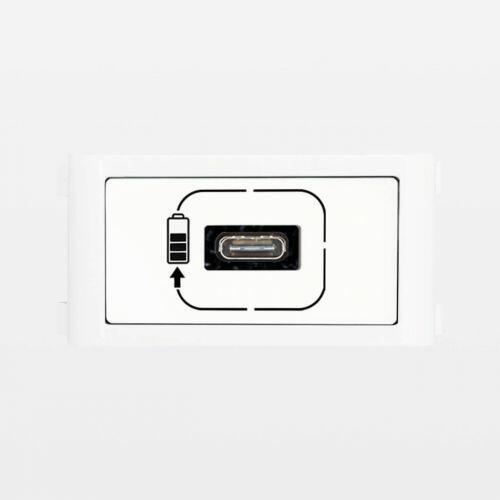 Conjunto para Embutir em Móveis Carregador USB-C PIAL Plus+ Legrand