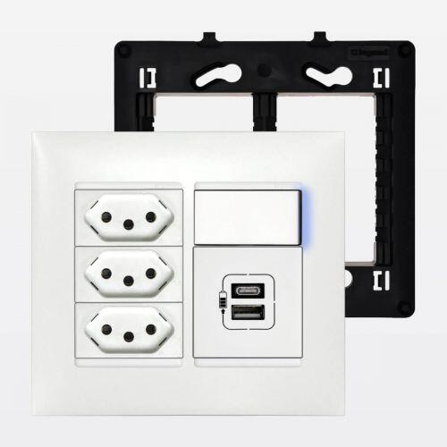 Conjunto 4x4 Tomada Triplex 10A + Interruptor Simples LED + USB C/A 3000mA PIAL Plus+ Legrand