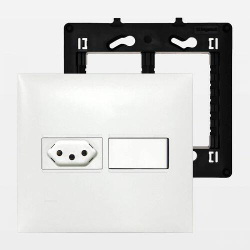 Conjunto 4x4 Interruptor Simples LED + Tomada 20A PIAL Plus+ Legrand