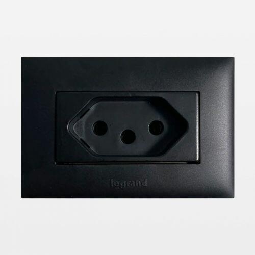Conjunto para Embutir em Móvel PIAL Plus+ c/ 1 Tomada 20A Legrand