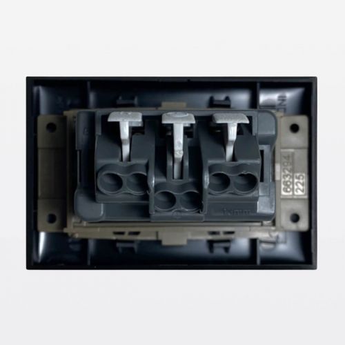 Conjunto para Embutir em M�vel PIAL Plus+ c/ 1 Tomada 20A Legrand