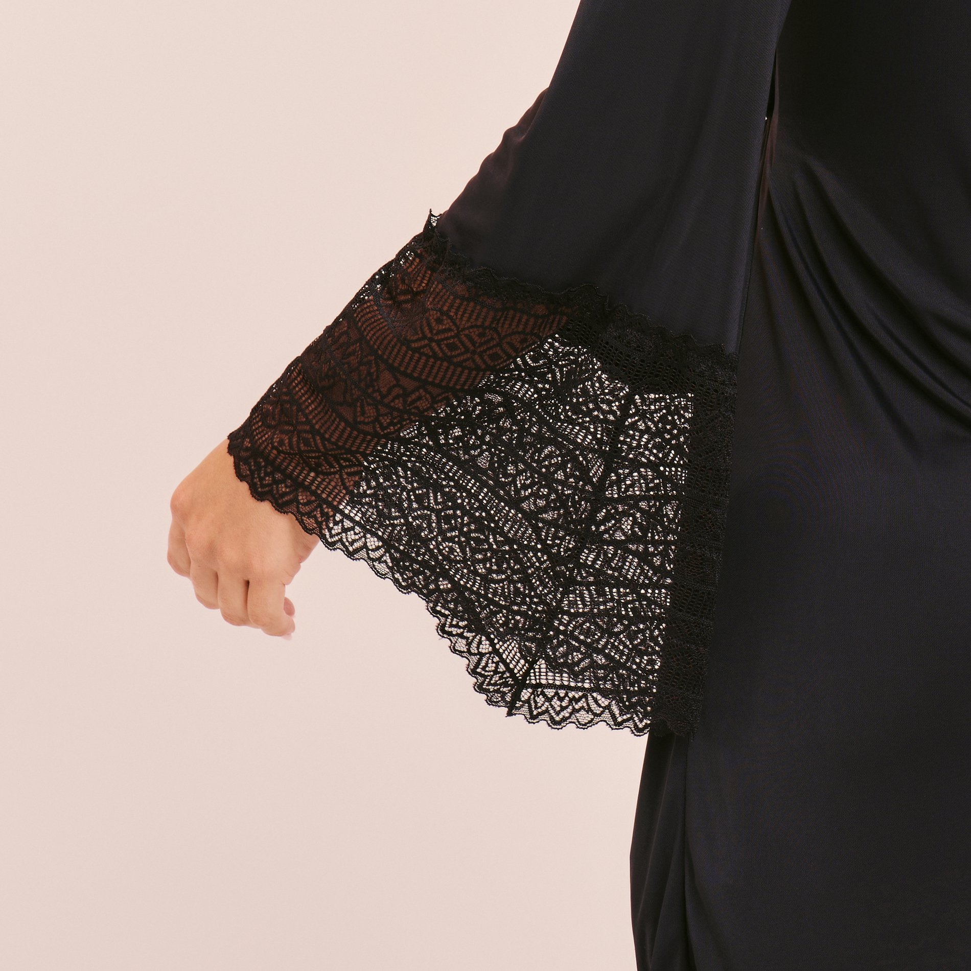 Robe Marisa em Liganete de Poliamida com Amarração e Abertura Frontal