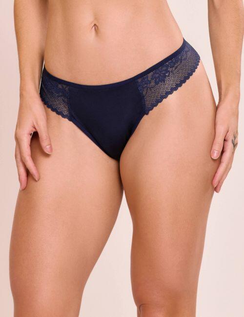 Conjunto Briana de Calcinha e Sutiã Sem Bojo e Sem Aro Com Renda