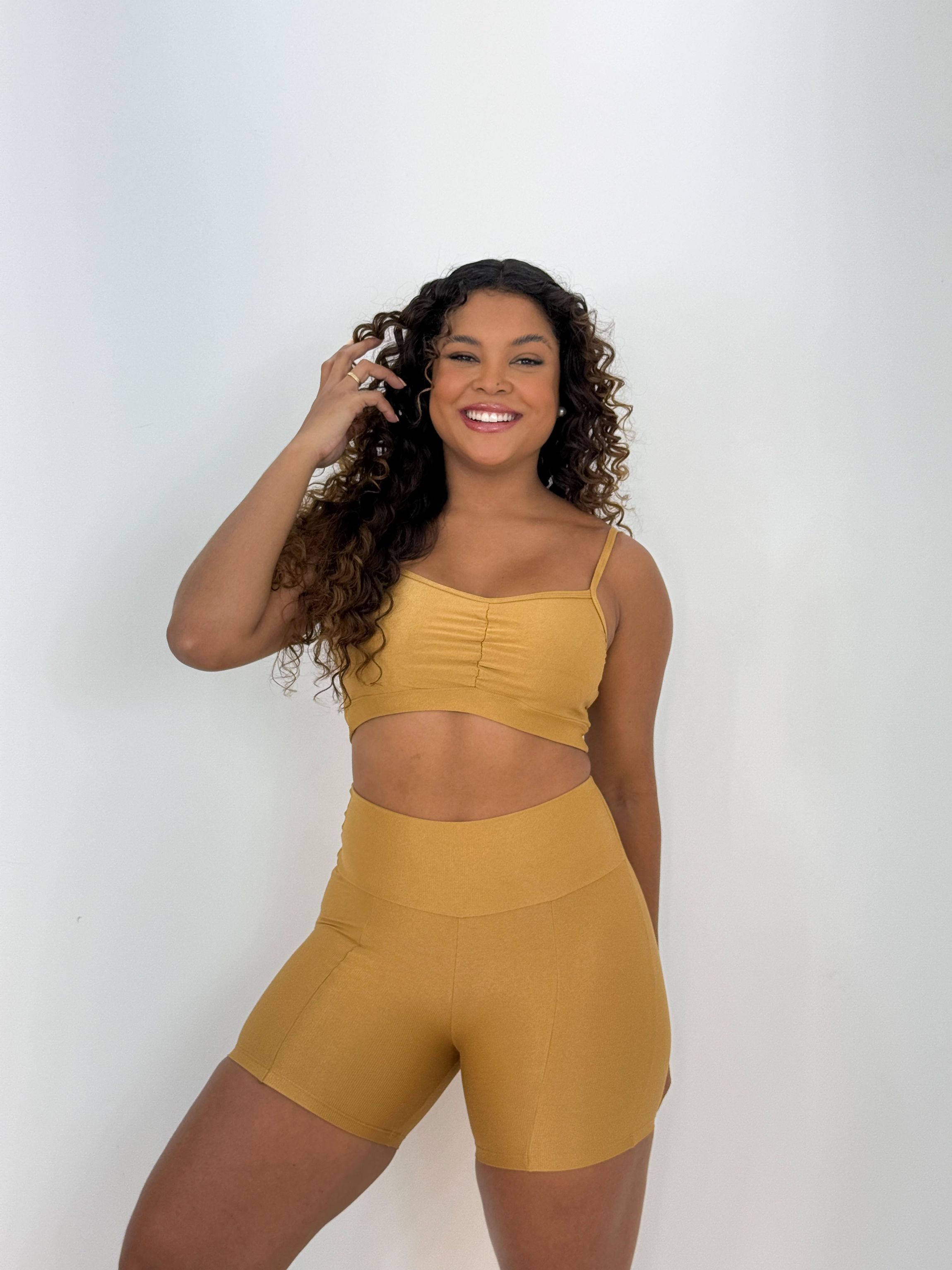 carla 撥水 Otona short pants Comprar Short Recorte Compressão + Top Carla Dourado - R$55,00