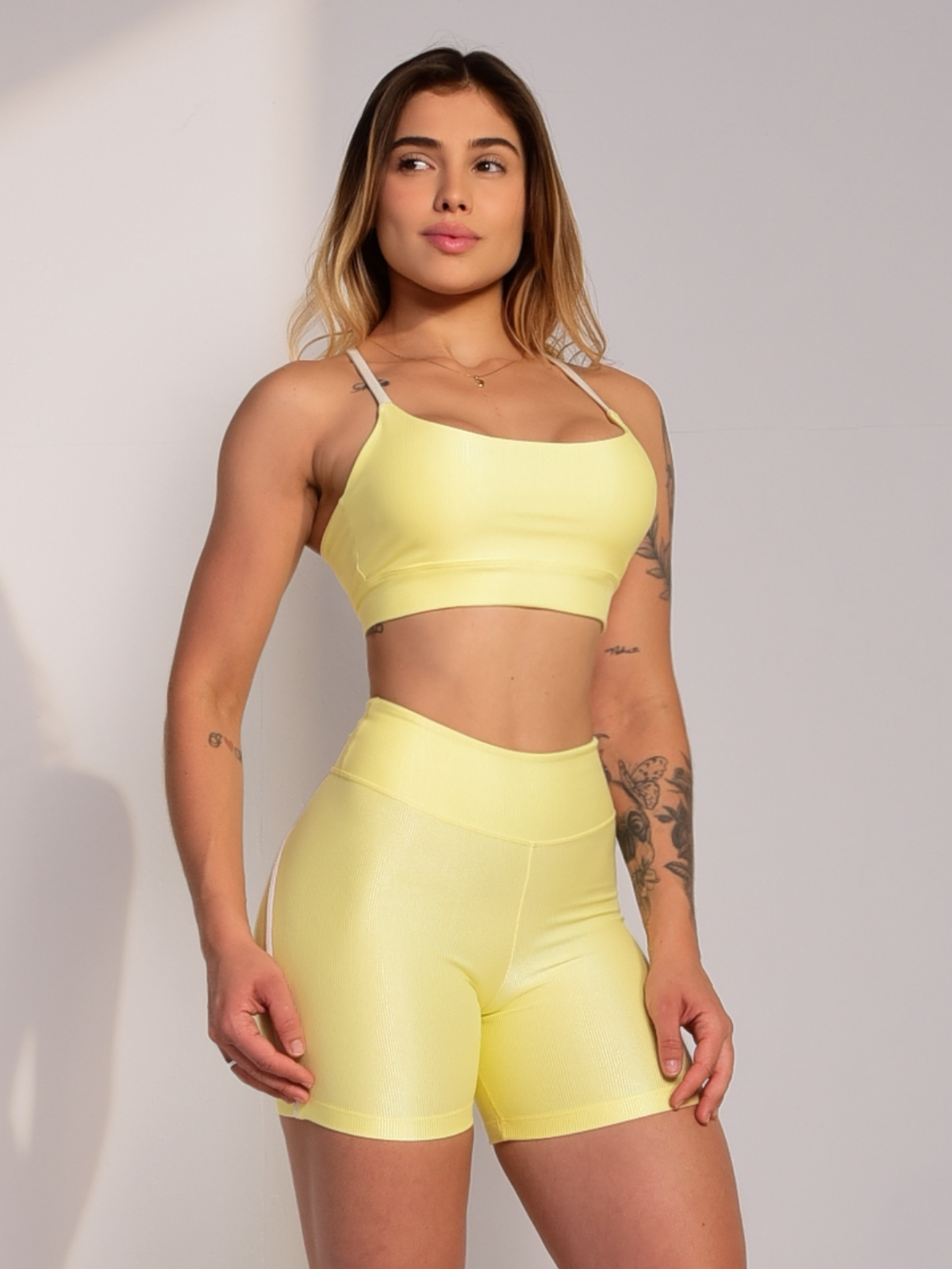 Conjunto Short Vivo Soft Shape Amarelo/Off