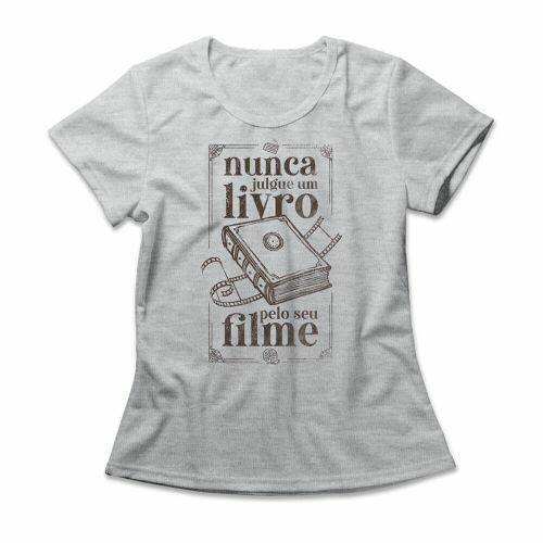 Camiseta Feminina Nunca Julgue Um Livro