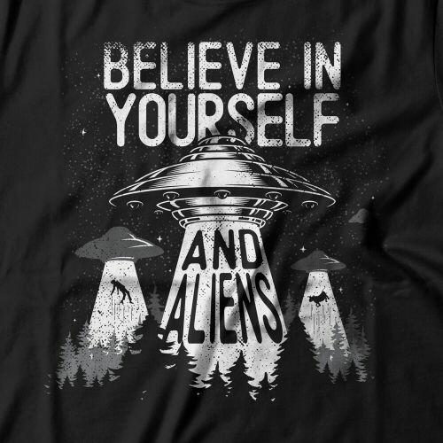 Camiseta Feminina Believe In Aliens