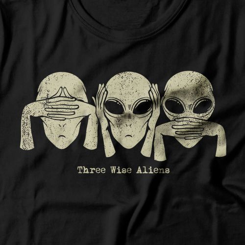 Camiseta Feminina Three Wise Aliens