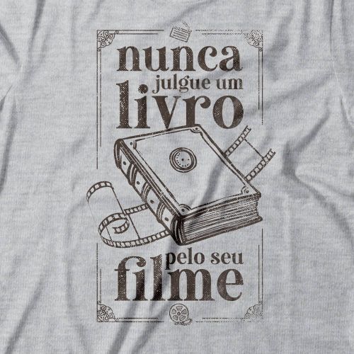 Camiseta Nunca Julgue Um Livro