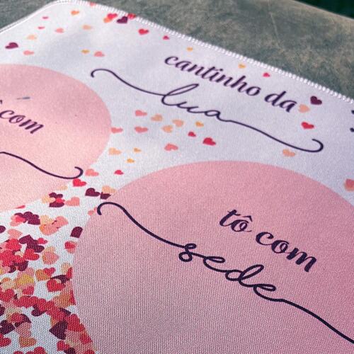 Tapete Duplo Antiderrapante Personalizado para Comedouro e Bebedouro - Cora��es Azuis ou Rosas