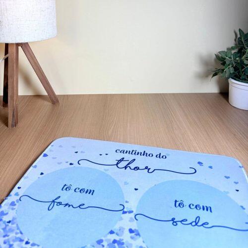 Tapete Duplo Antiderrapante Personalizado para Comedouro e Bebedouro - Cora��es Azuis ou Rosas