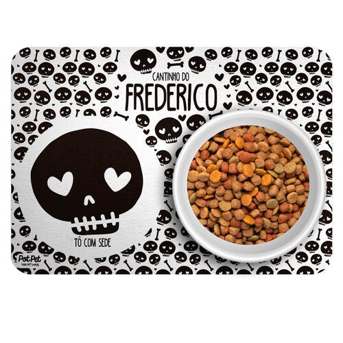 Kit Para o Pet Caveiras: Bandana + Plaquinha + Tapete para Refei��es