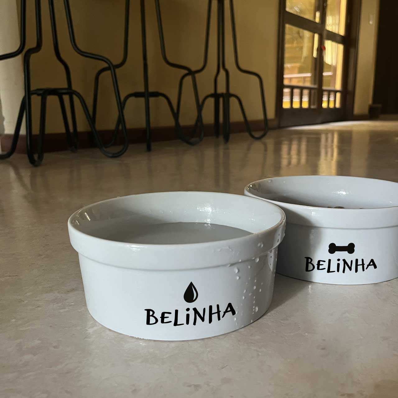Kit Comedouro e Bebedouro de Cerâmica com Nome do Pet - Preto e Branco